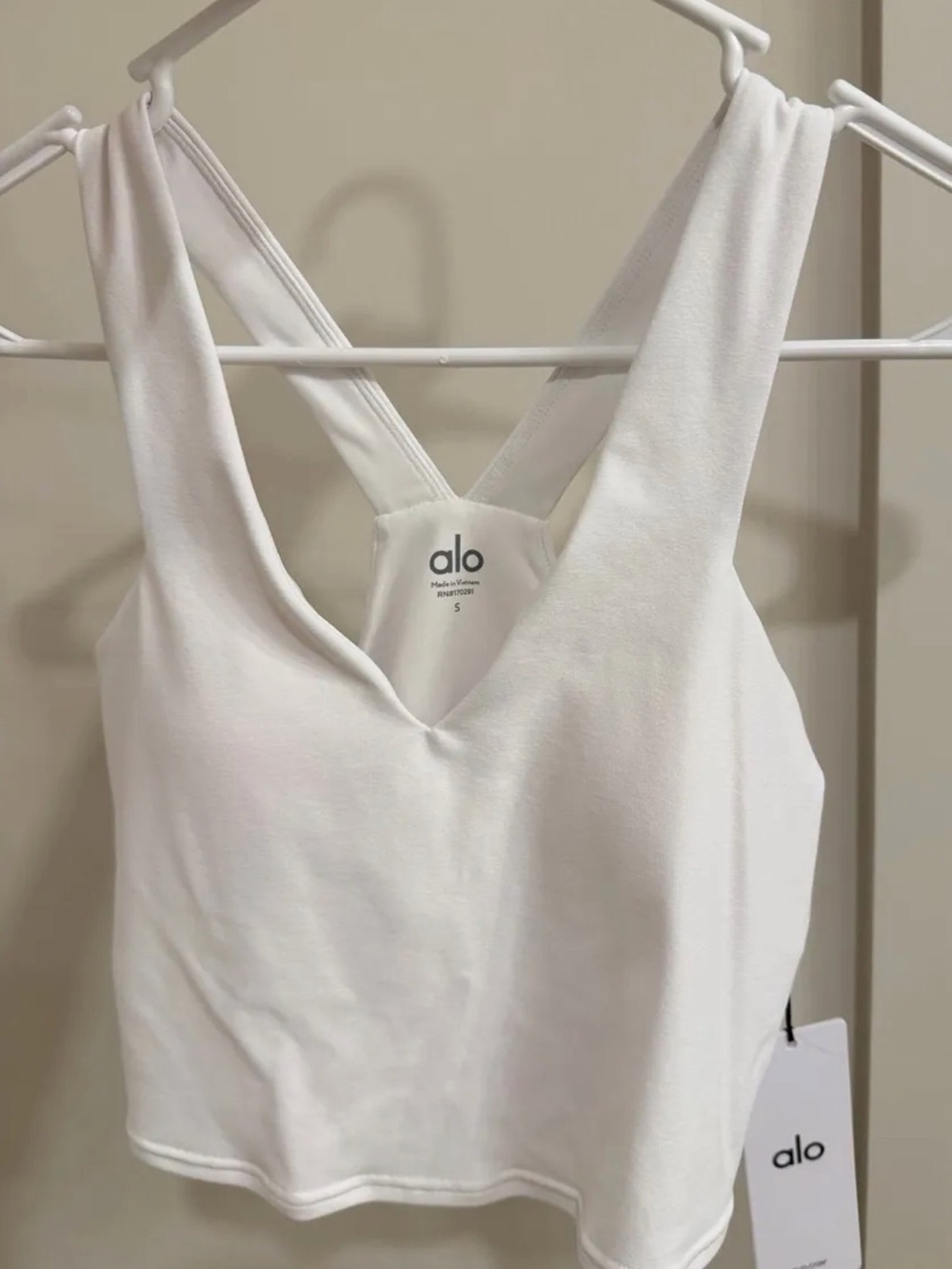 ALO Yoga White V-Neck Cropped Tank